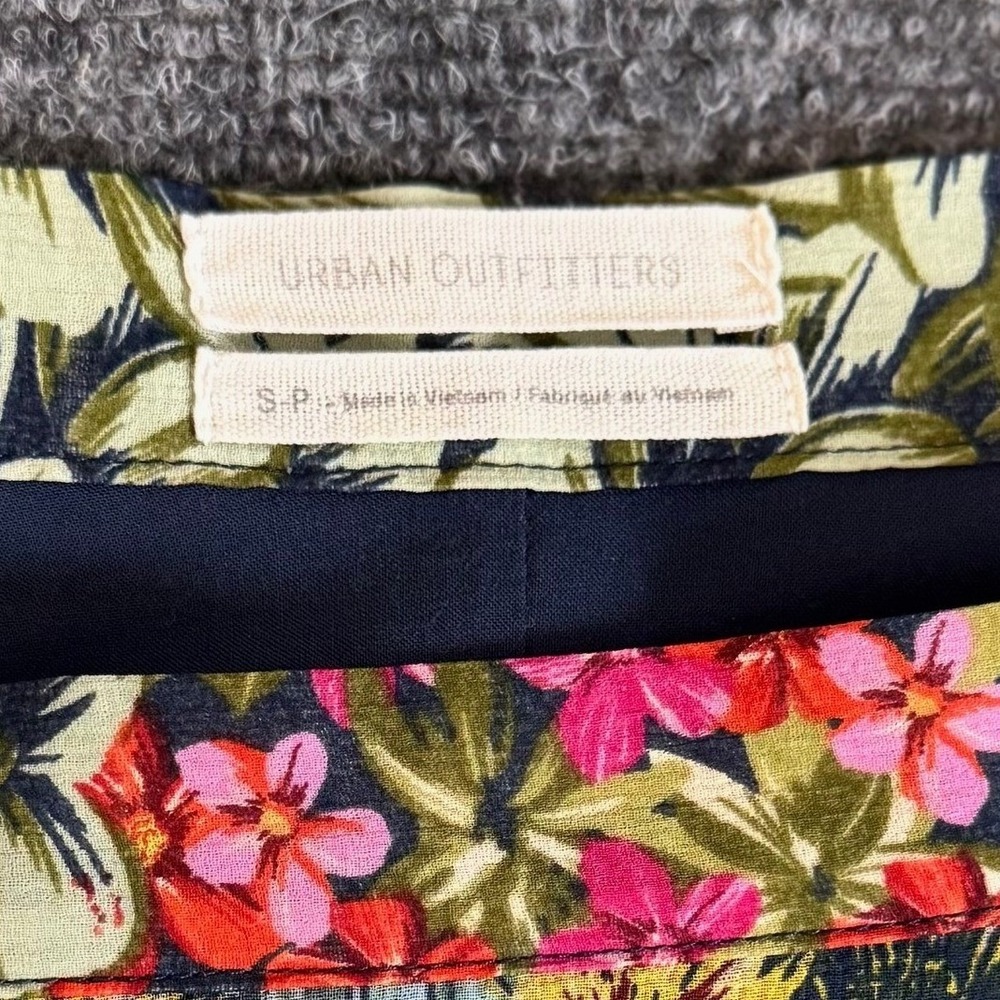 Urban Outfitters Floral Succulent Print Ruffle Mini Skirt Womens Small - Picture 2 of 6